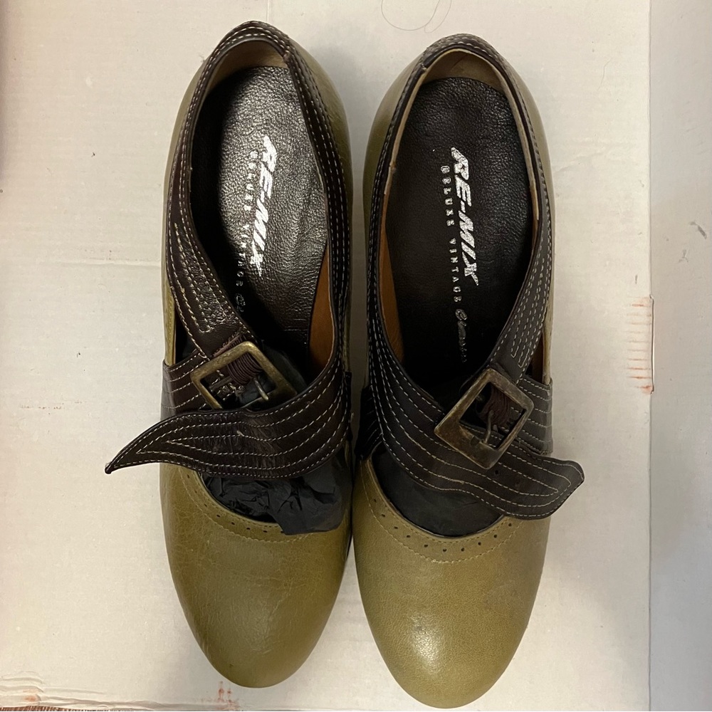 Re-mix vintage style Deco shoe, size 7.5, antique olive/brown